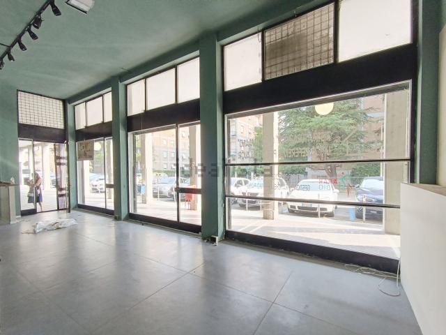 Locale in vendita di 100 m² in Via Montefiorino