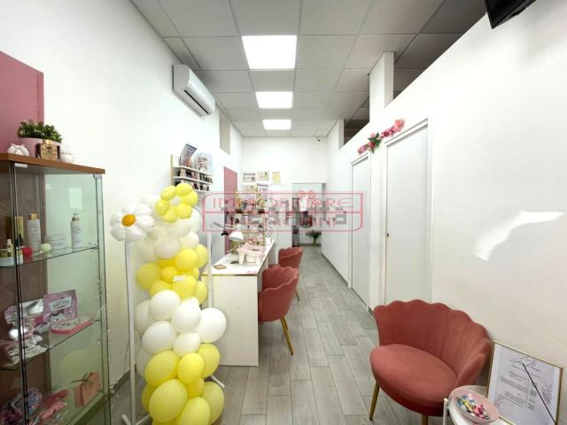 Locale in vendita di 100 m² in Via Materdomini
