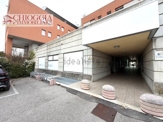 Locale in vendita di 100 m² in Via Marconi, 42