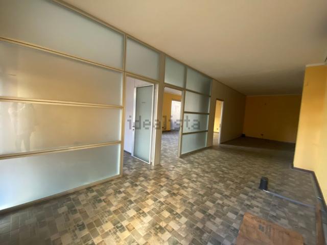 Locale in vendita di 100 m² in Via martiri della libertà
