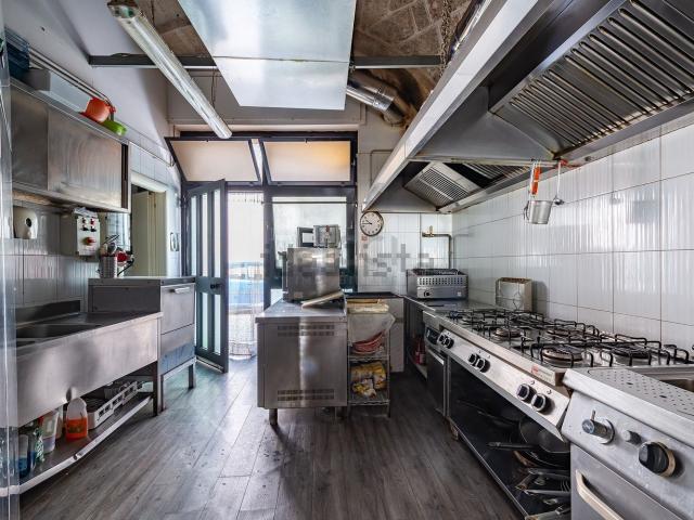 Locale in vendita di 100 m² in Via Martiri di Dogali, 69