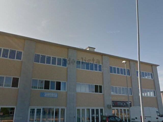 Locale in vendita di 100 m² in Via Milano, 33