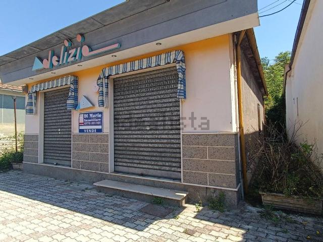 Locale in vendita di 100 m² in Via San Francesco D&apos Assisi, 79