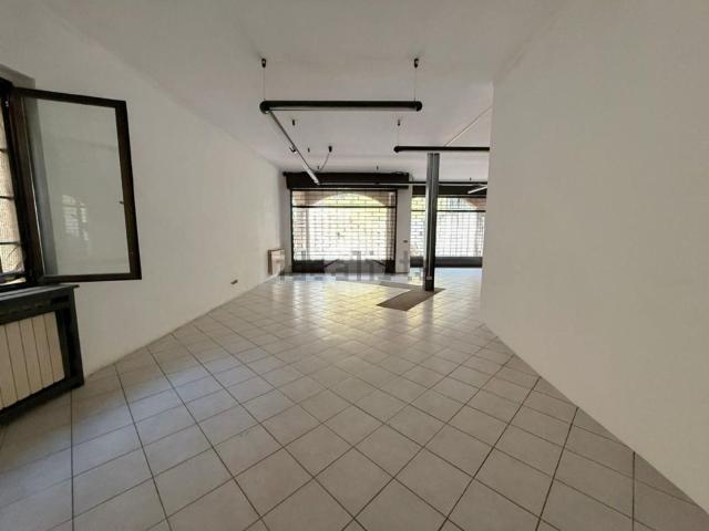 Locale in vendita di 100 m² in Via San Giovanni, 1