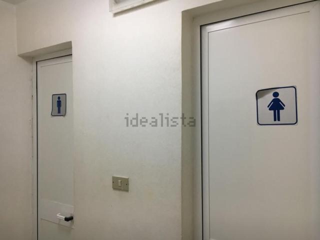 Locale in vendita di 100 m² in Via Saponea, 44