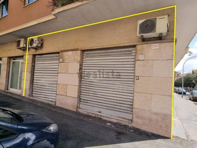 Locale in vendita di 100 m² in Via Sardegna, 11
