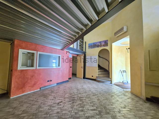 Locale in vendita di 100 m² in Via Padova, 272
