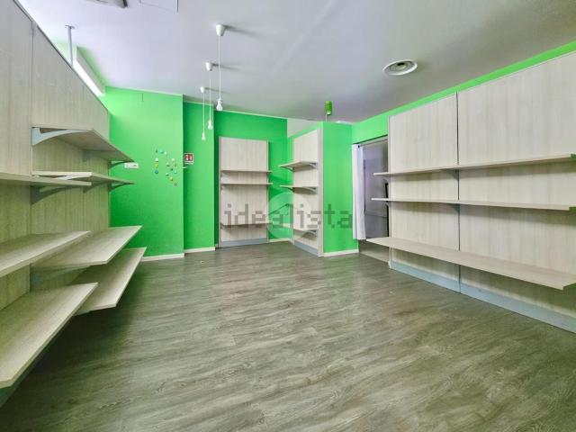 Locale in vendita di 100 m² in Via Palmiro Togliatti, 4