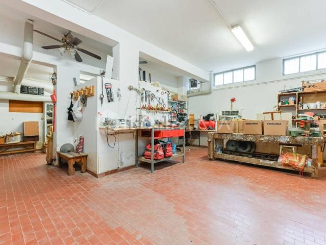 Locale in vendita di 100 m² in Via Paolo Maspero, 43