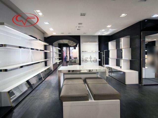 Locale in vendita di 100 m² in Via Papa Giovanni XXIII