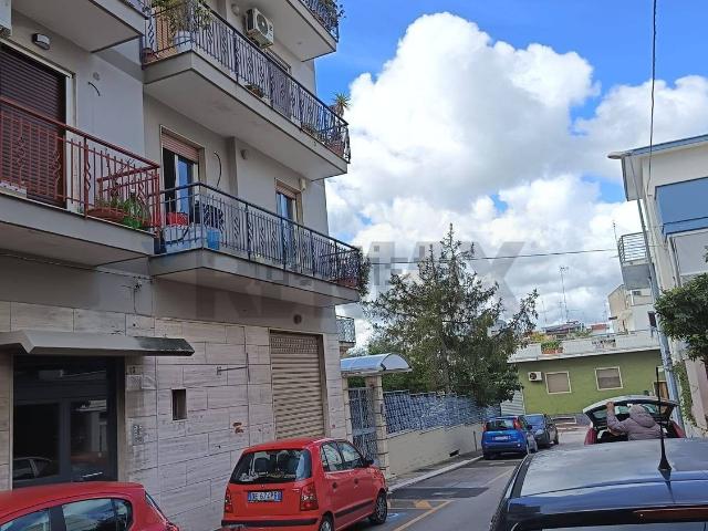 Locale in vendita di 100 m² in Via Pasubio, 15