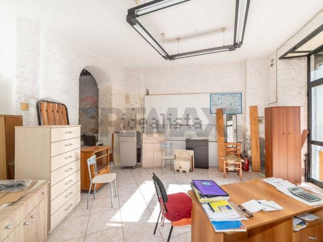 Locale in vendita di 100 m² in Via Plebiscito, 176