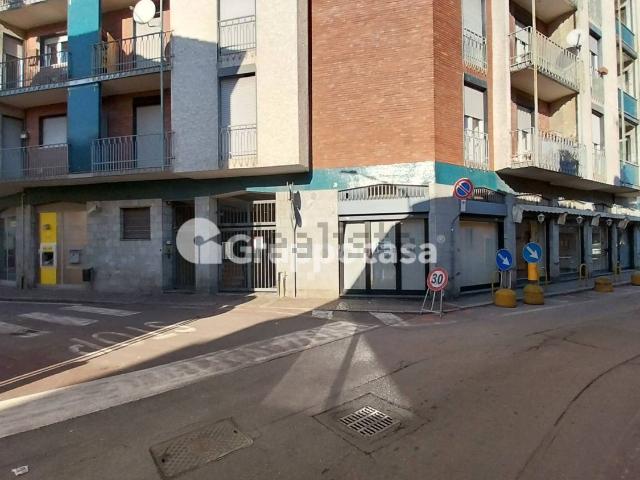 Locale in vendita di 100 m² in Via Pusterla, 35
