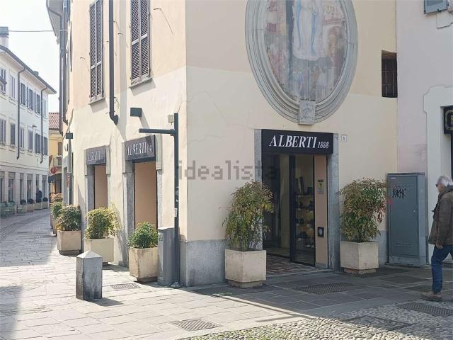 Locale in vendita di 100 m² in Via Roma, 31