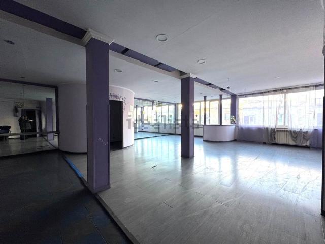 Locale in vendita di 100 m² in Via Roma, 36