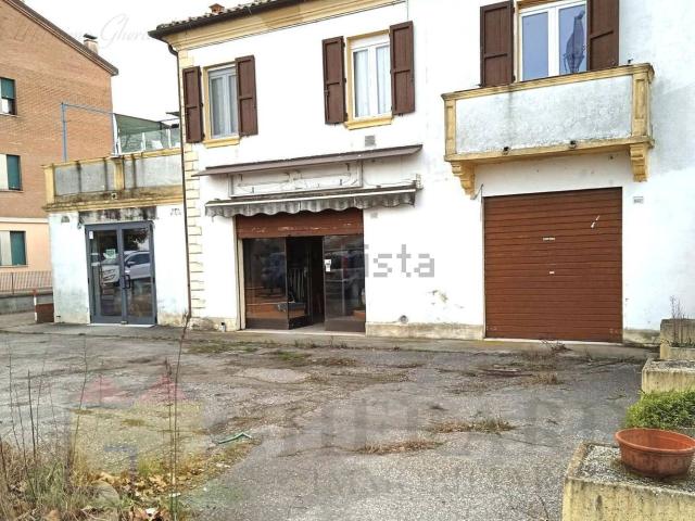 Locale in vendita di 100 m² in Via Ravenna, 862