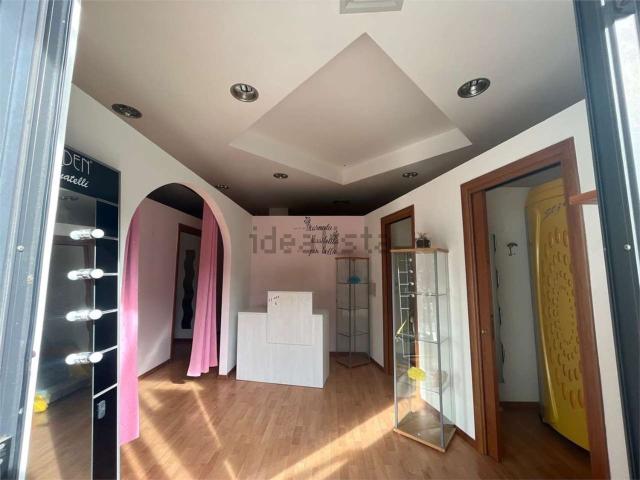 Locale in vendita di 100 m² in Via Tiziano