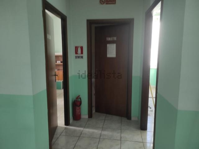 Locale in vendita di 100 m² in Via Tiberina, 81