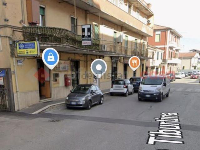 Locale in vendita di 100 m² in Via Tiburtina, 178