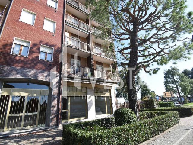 Locale in vendita di 100 m² in Via Trento, 20