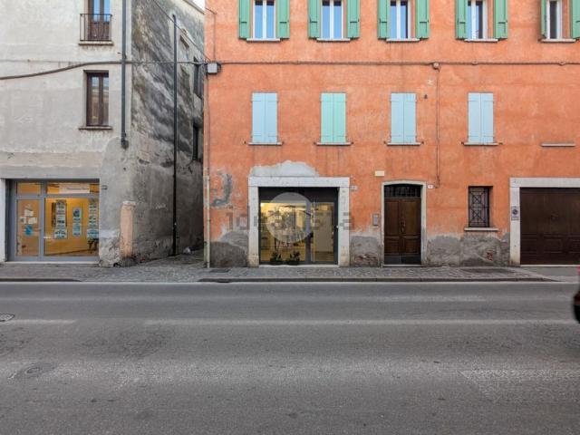 Locale in vendita di 100 m² in Via Trieste, 19