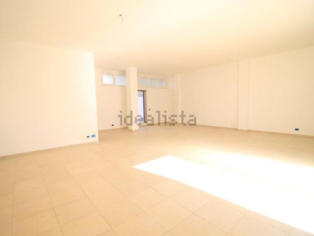 Locale in vendita di 100 m² in Via Tullio E Andrea Durante, 46