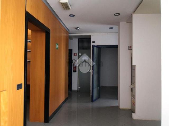Locale in vendita di 100 m² in Via Unione Europea, 22