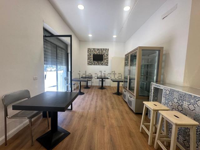 Locale in vendita di 100 m² in Via Volvinio