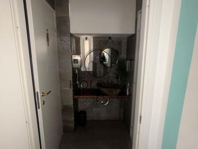 Locale in vendita di 100 m² in Via Vespasiano