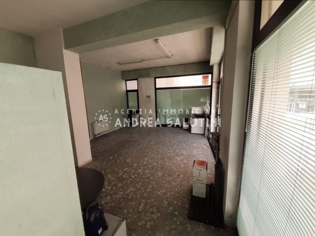 Locale in vendita di 100 m² in Via Vittorio Veneto