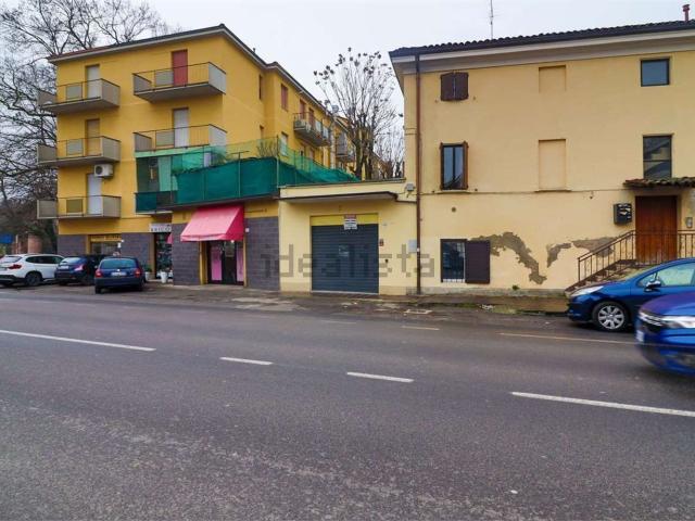 Locale in vendita di 100 m² in Via Vignolese