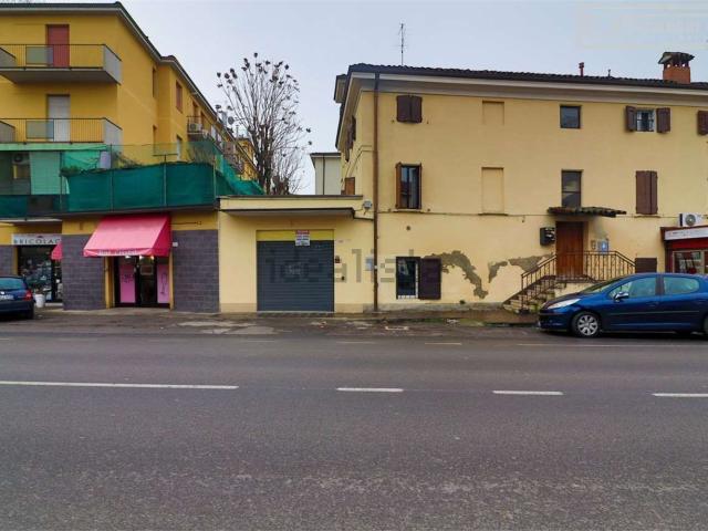 Locale in vendita di 100 m² in Via Vignolese