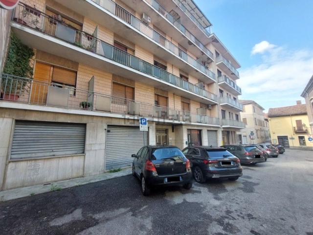Locale in vendita di 100 m² in Via Vincenzo Salmazza, 9