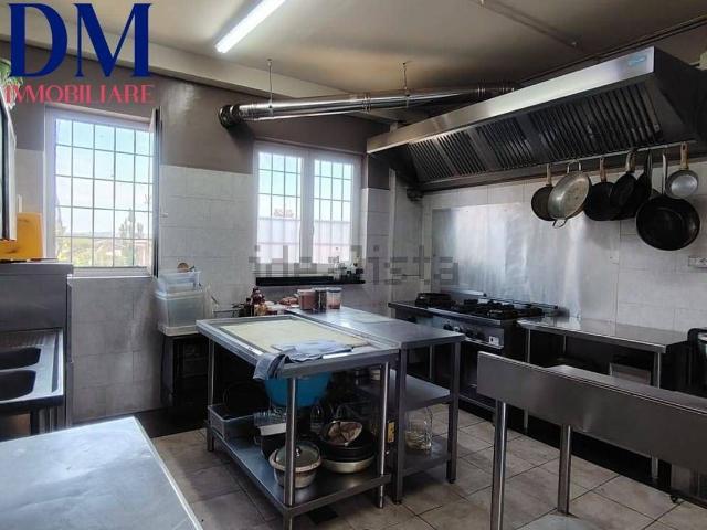 Locale in vendita di 100 m² in Via Vincenzo Tieri, 235