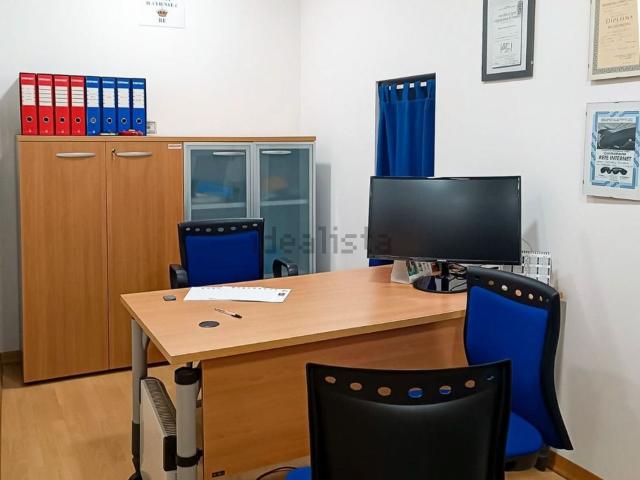 Locale in vendita di 100 m² in Via XXV Aprile, 44