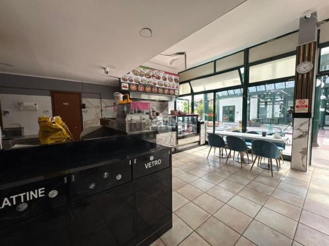Locale in vendita di 100 m² in Via XXV Aprile, 2