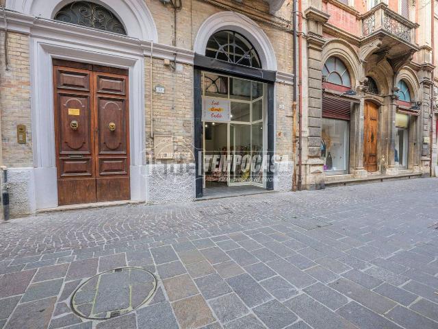 Locale in vendita di 100 m² in Via XX Settembre