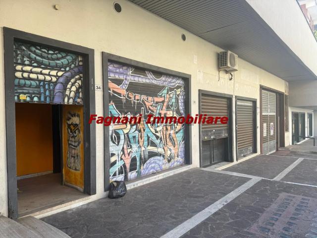 Locale in vendita di 100 m² in Via XXIV Maggio, 32