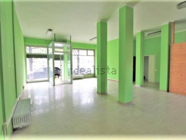 Locale in vendita di 100 m² in Viale Cesare Battisti, 10