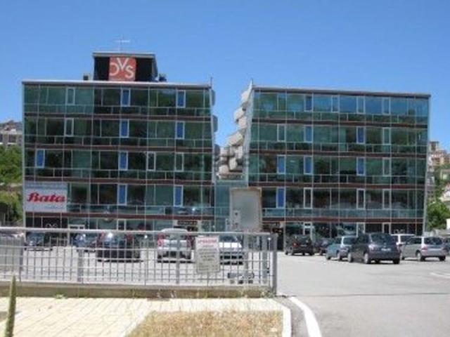 Locale in vendita di 100 m² in Viale del Basento, 114