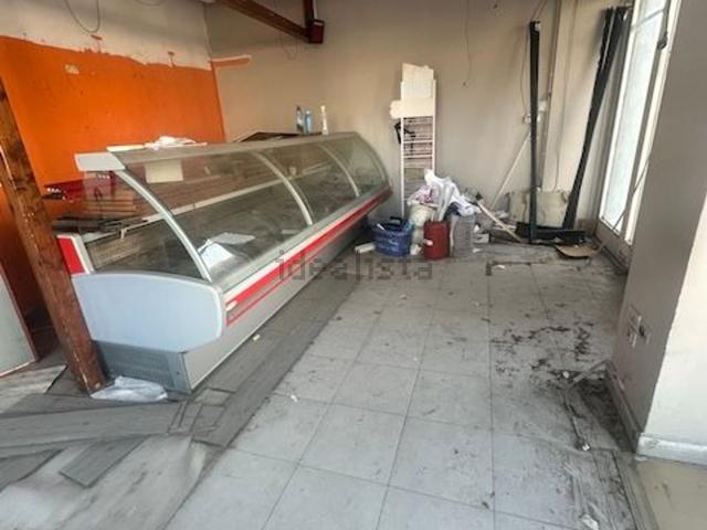 Locale in vendita di 200 m² in Viale Europa, 159