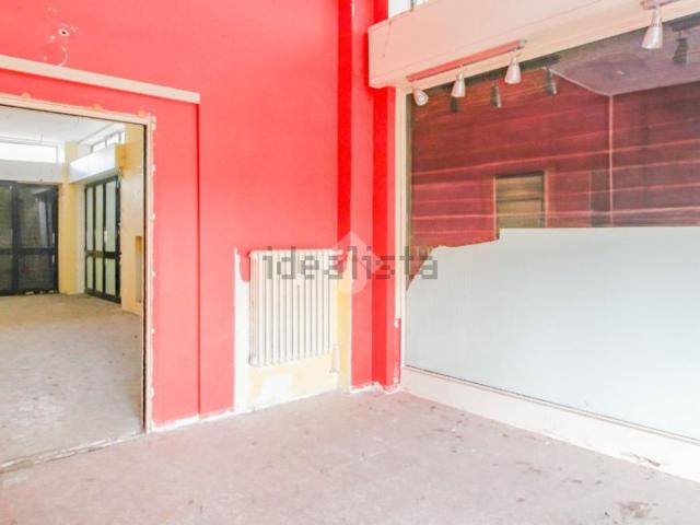 Locale in vendita di 100 m² in Viale Fratelli Cervi, 19