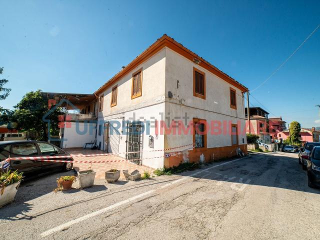 Locale in vendita di 100 m² in Contrada Cotropagno