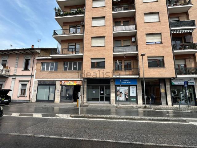 Locale in vendita di 100 m² in Corso XXVII Aprile, 6