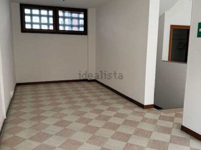 Locale in vendita di 100 m² in Largo Corona D&apos Italia
