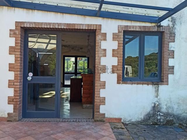 Locale in vendita di 100 m² in Località ROCCHETTE