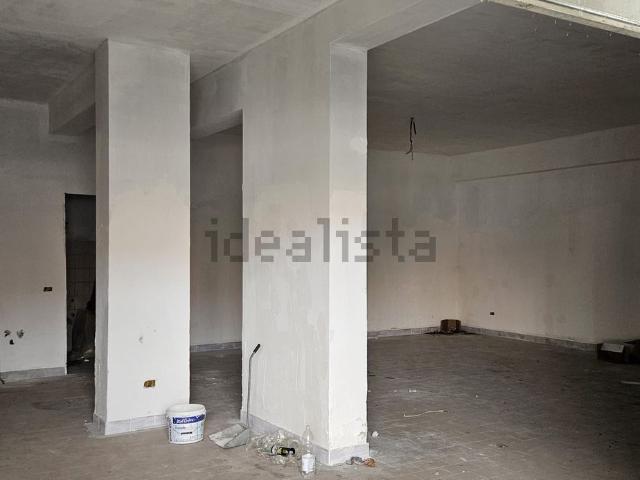 Locale in vendita di 100 m² in Piazza Comunità Europea, 23