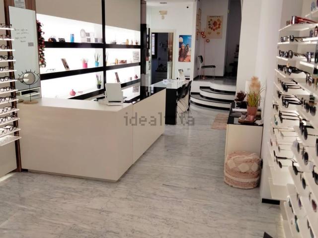 Locale in vendita di 100 m² in Piazza Gabriele Rossetti