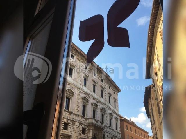 Locale in vendita di 100 m² in Piazza d&apos Italia, 1