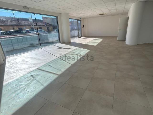 Locale in vendita di 100 m² in Piazza J.F. Kennedy